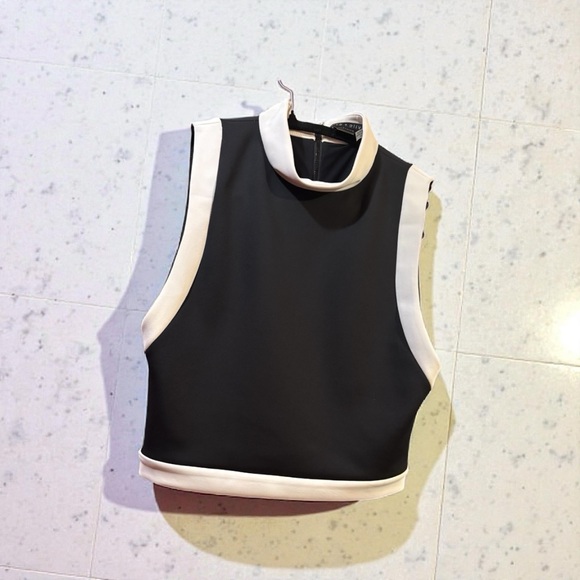 Alice & Olivia color block crop top Black and White Sleeveless zip back - Picture 4 of 8